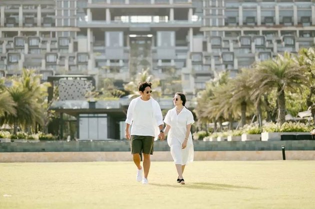 8 Photos of Ibnu Jamil and Ririn Ekawati Showing Affection During Vacation in Bali, Romantic Dinner at the Giant Aquarium