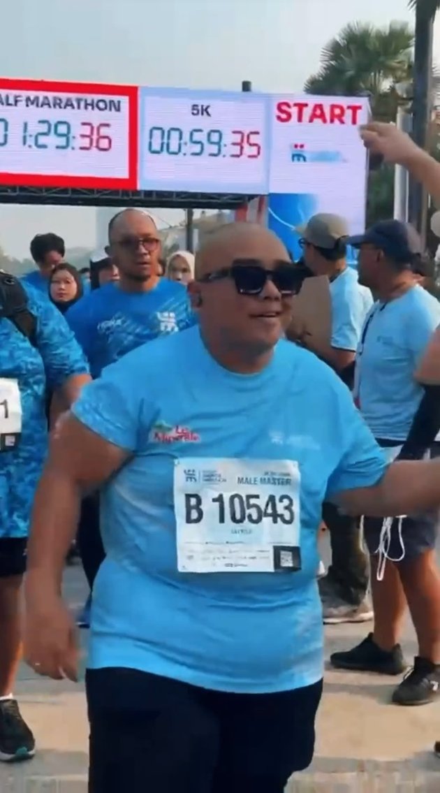 8 Photos of Igor Saykoji Participating in a Marathon for the First Time, Successfully Finishing Below the Cut Off Time