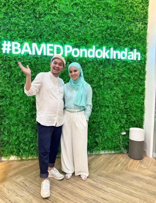 8 Potret Indra Bekti and Aldila Jelita who are Getting More Harmonious After Reconciliation, Often Vacationing Together with Their Child