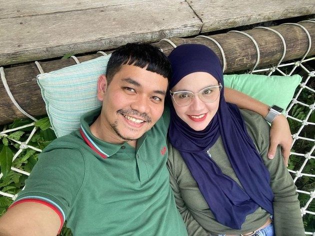 8 Potret Indra Bekti and Aldila Jelita who are Getting More Harmonious After Reconciliation, Often Vacationing Together with Their Child