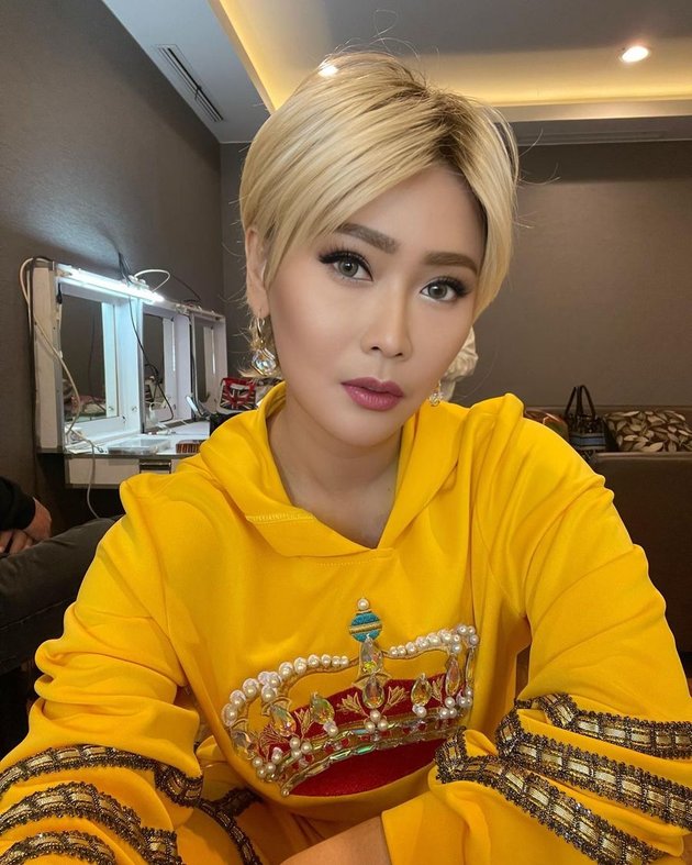 8 Photos of Inul Daratista with Her Short Wig Collection - She Has 600!