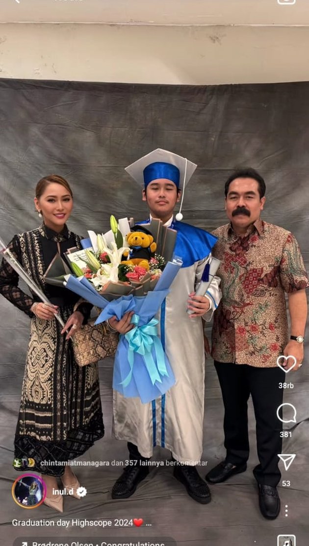 8 Portraits of Inul Daratista Attending Her Son's Graduation, Revealing His Real Name Adam Suseno - Looking Beautiful Wearing a Traditional Sabu NTT Dress