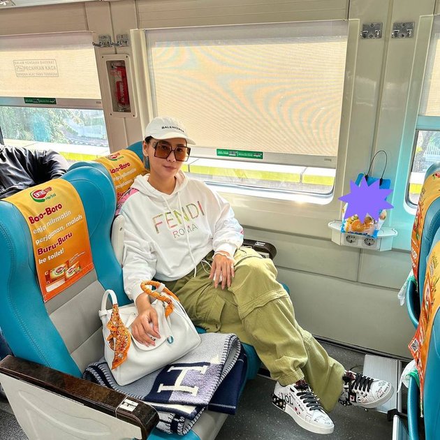 8 Portraits of Inul Daratista Not Hesitant to Take the Train When Performing Outside the City, Admitting the More Rich the More Calculated - Netizens: Eventually Becoming KAI Ambassador