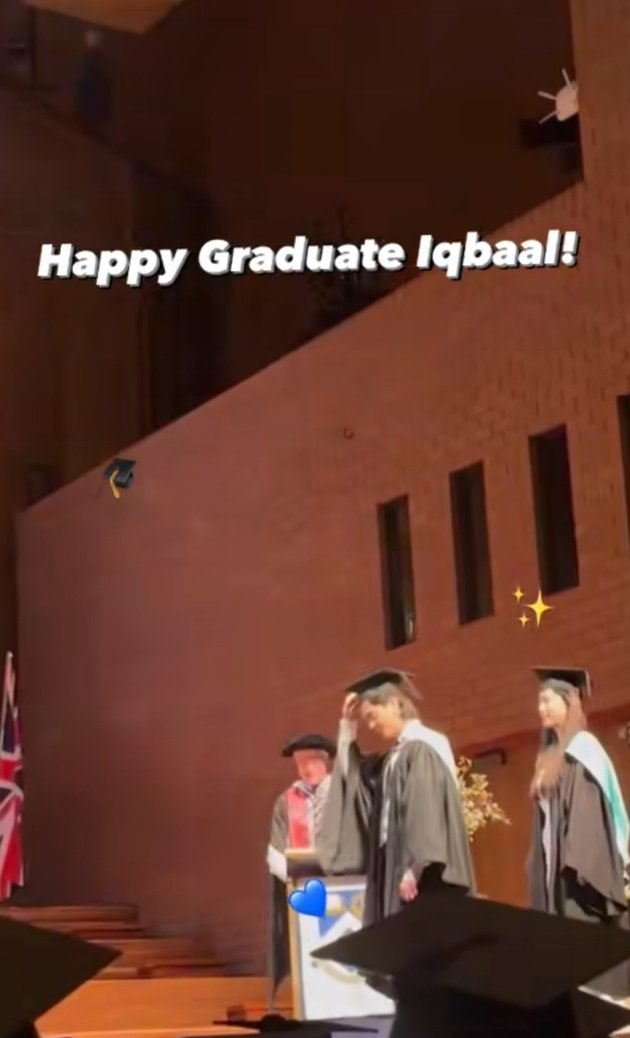 8 Portraits of Iqbaal Ramadhan who Just Graduated from Monash University in Australia