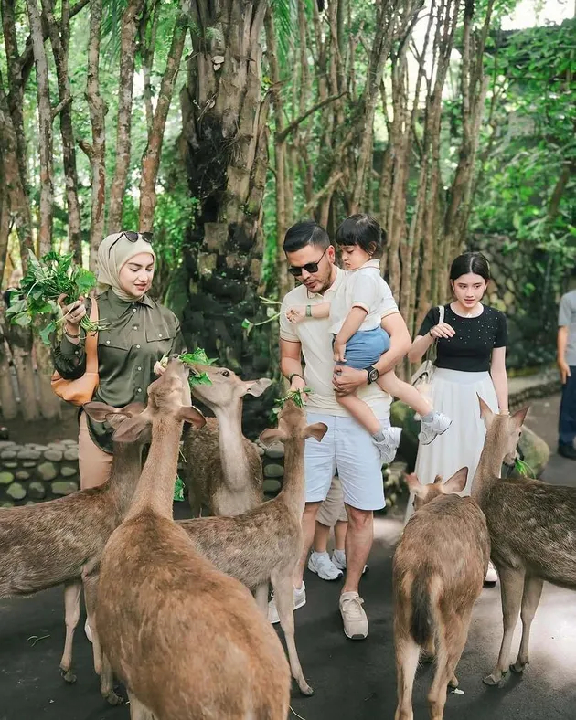Liburan Keluarga Irish Bella