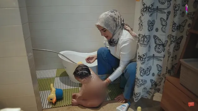 Irish Bella Baby Sitter Baby Air Pisah Ranjang Ammar Zoni
