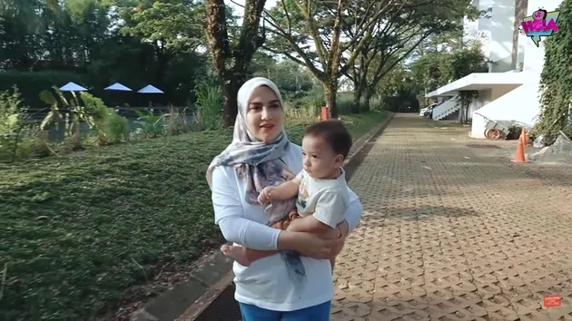 Irish Bella Baby Sitter Baby Air Pisah Ranjang Ammar Zoni