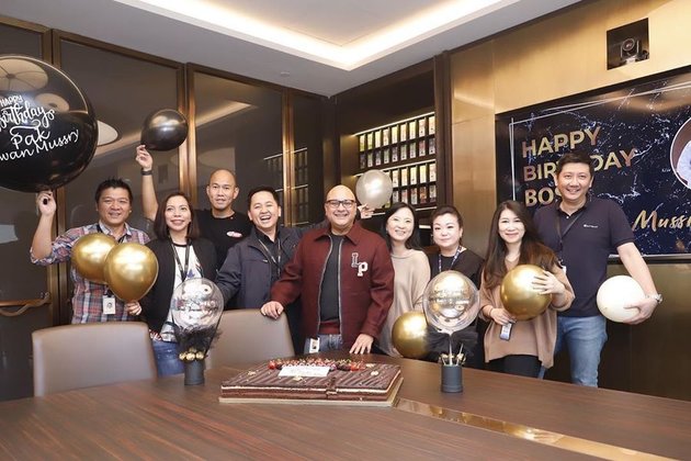 8 Photos of Irwan Mussry's 57th Birthday, Surprised by Maia Estianty