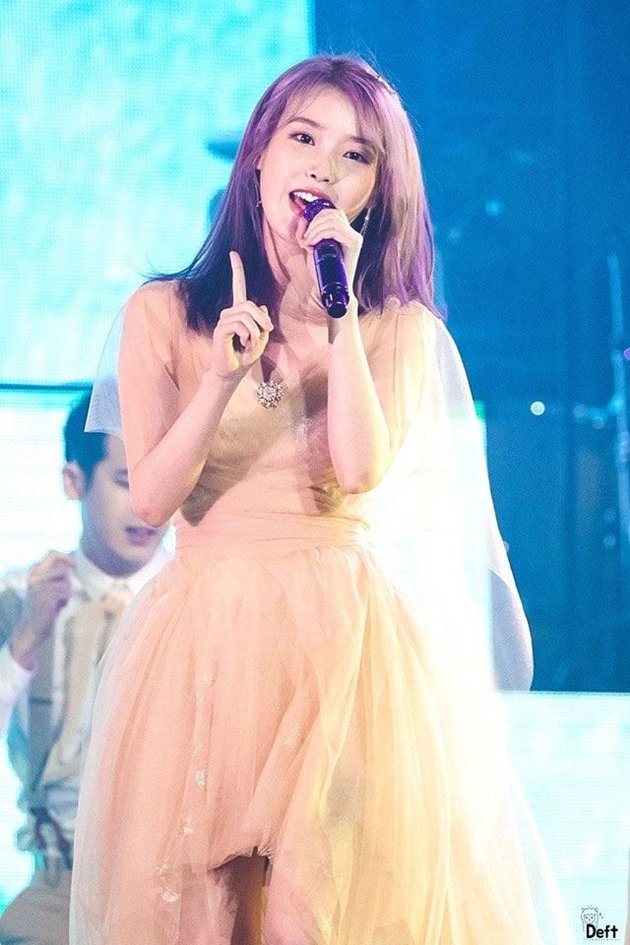 8 Portraits of IU Trying Purple Hair for the First Time, Looking Even More Beautiful Like a Flower