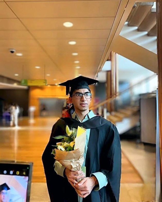 8 Portraits of Izzat, Najwa Shihab's Handsome and Newly Graduated Son from a Prestigious University in England - Called the Successor of His Mother because of This