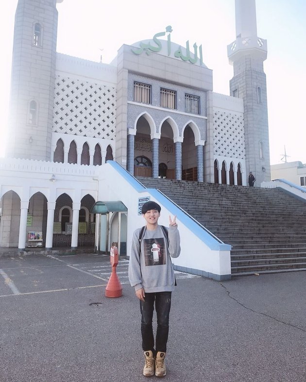 8 Portraits of Jay Kim, a Korean Youtuber who Decided to Convert to Islam
