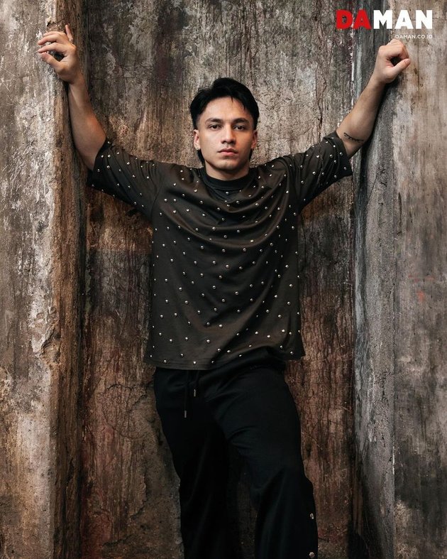 8 Portraits of Jefri Nichol Looking Handsome and Charming During a Photoshoot and Sharing About His Life