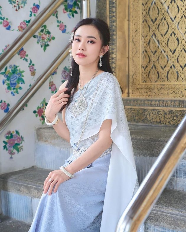 8 Photos of Jessica Jane Wearing Traditional Thai Dress That Are Praised for Resembling a Korean