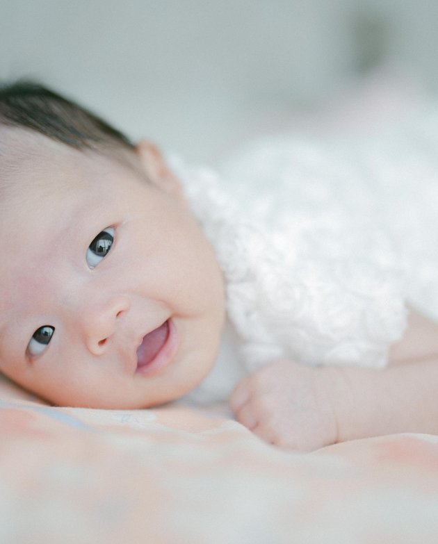 8 Portraits of Jessica Tanoe Celebrating Julia's 1 Month, Simple Party at Home - Grandparents of the Conglomerate All Attended