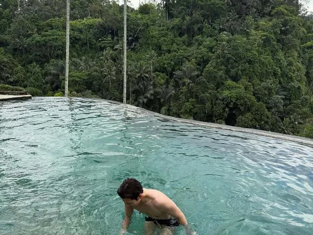Potret Ji Chang Wook nikmati aktivitas Bali