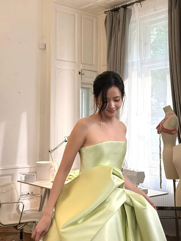 Jisoo BLACKPINK Fitting Baju Bareng Dior