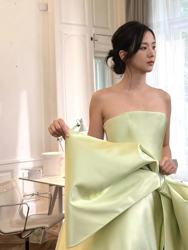 Jisoo BLACKPINK Fitting Baju Bareng Dior