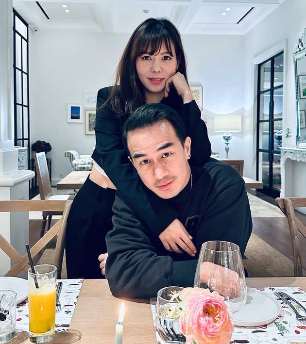 8 Portraits of Julie Taslim, Joe Taslim's Wife who Looks Younger at the Age of 40 - Her Beauty Makes Her Husband More Obsessed