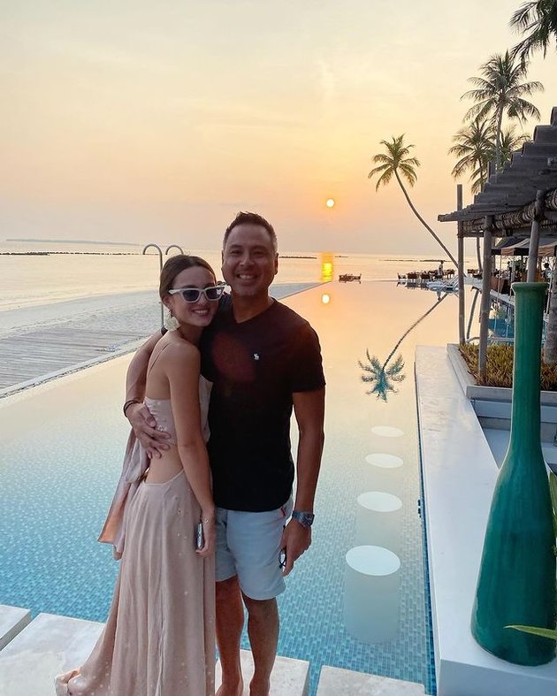 Julie Estelle dan David Tjipto resmi menikah di Maldives pada 25 Februari 2021 lalu. Keduanya sudah bersahabat dan saling mengenal sejak tahun 2007 silam.