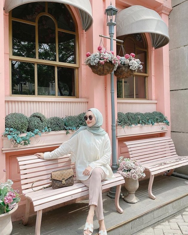 8 Latest Photos of Melody Prima After Her Break from the Entertainment World, Now Beautiful in Hijab - Focusing on Taking Care of Husband and Two Children