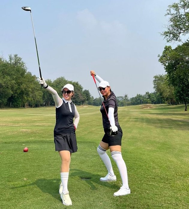 8 Potret Kalina Ocktaranny Playing Golf, Getting Slimmer - Wearing Long Socks Like a High School Student