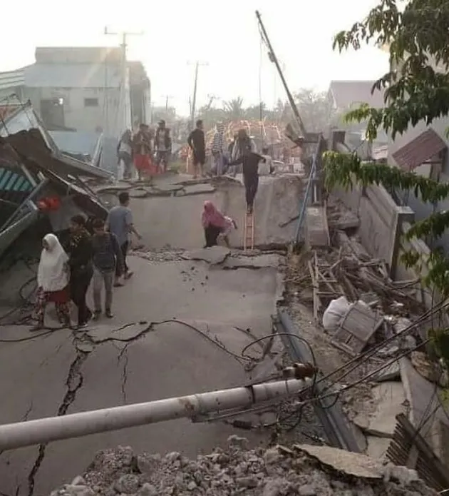 gempa palu, gempa di palu, kondisi palu donggala, gempa tsunami palu