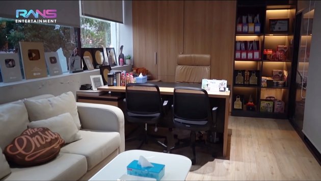 8 Photos of Ruben Onsu's Office, Large and Complete with a Studio That Amazes Raffi Ahmad