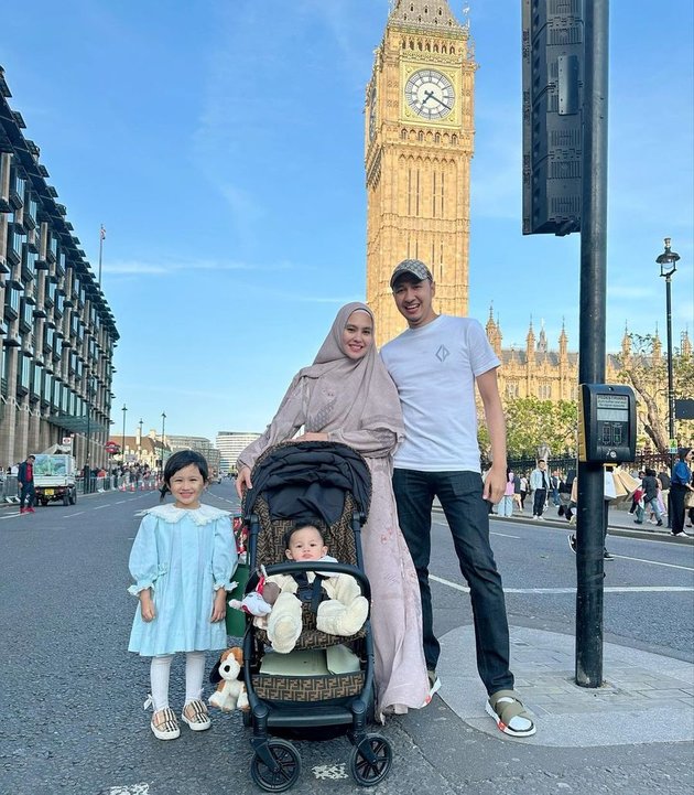 8 Photos of Kartika Putri and Husband Traveling Around Europe, Taking Their 2 Children to Explore London to Italy