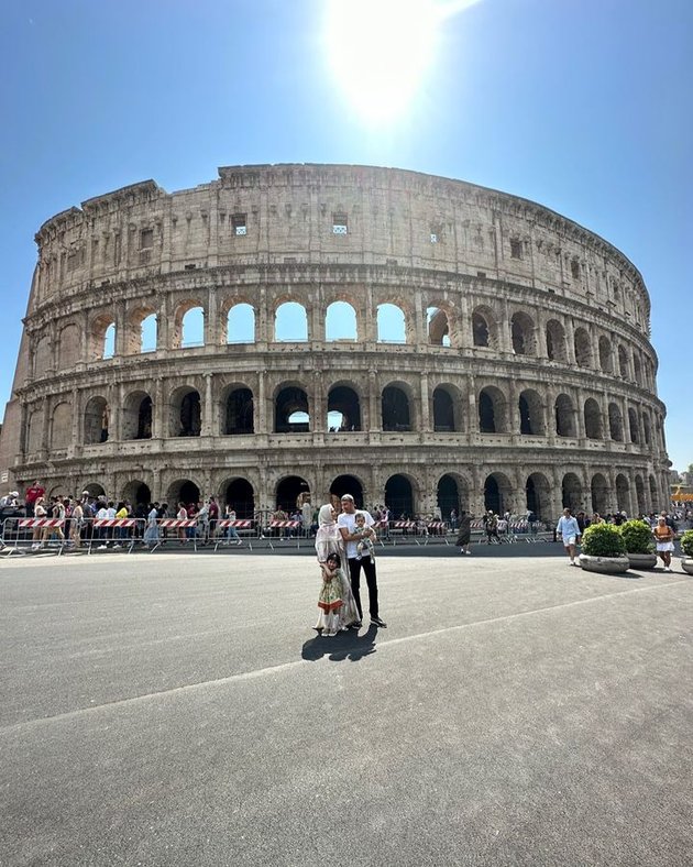 8 Photos of Kartika Putri and Husband Traveling Around Europe, Taking Their 2 Children to Explore London to Italy