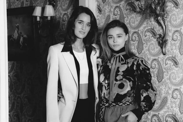 Potret Kebersamaan Chloe Moretz dan Kate Harrison