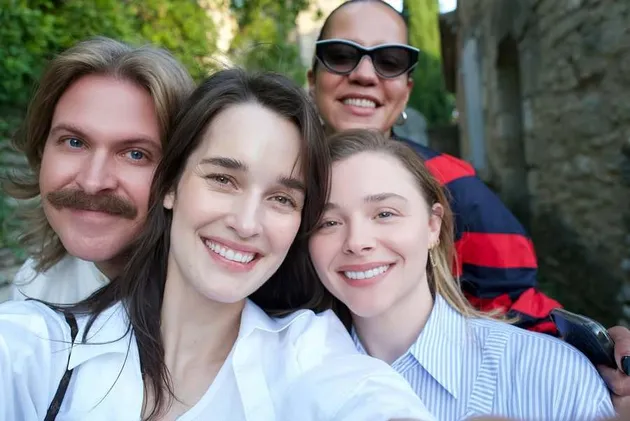 Potret Kebersamaan Chloe Moretz dan Kate Harrison