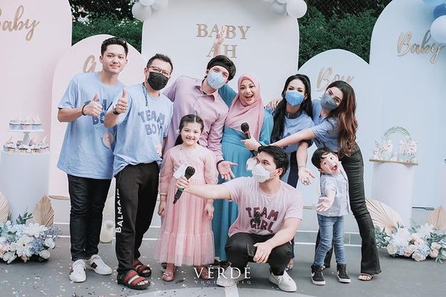 8 Portraits of Togetherness Krisdayanti and Ashanty at Aurel Hermansyah's Gender Reveal Event, So Compact - Making Fans Touching!