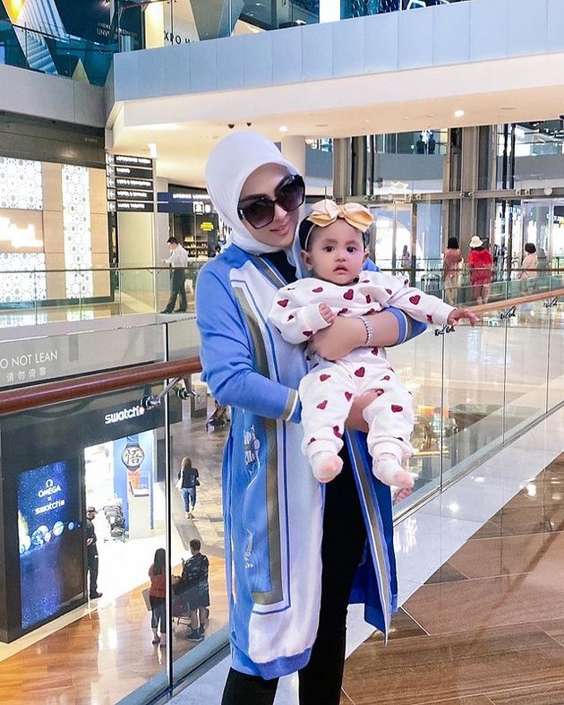 8 Photos of Syahrini's Togetherness with Her Niece, Maternal Aura Shines When Carrying Aisyahrani - Ready to Have Children