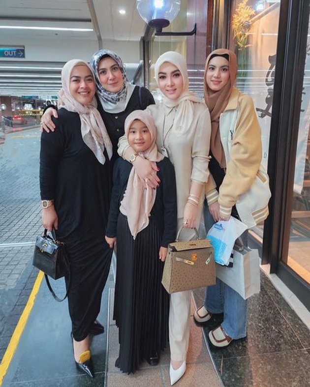 8 Photos of Syahrini's Togetherness with Her Niece, Maternal Aura Shines When Carrying Aisyahrani - Ready to Have Children