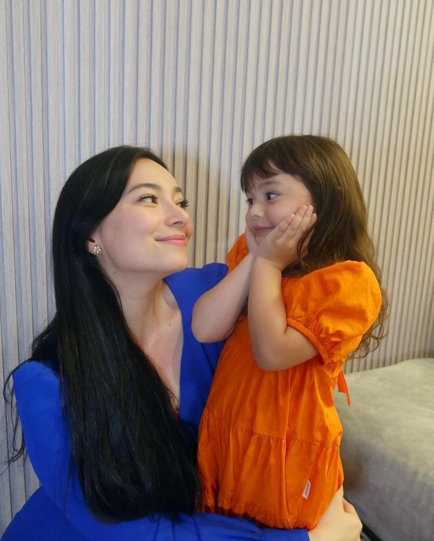8 Portraits of Asmirandah's Closeness with Her Beautiful Daughter Chloe Emanuelle, They Like to Wear Matching Outfits - Creating Endorsement Content Together