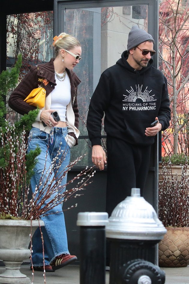 8 Portraits of Gigi Hadid's Closeness with Bradley Cooper After News of Split from Zayn Malik - Showing More Affection in Public