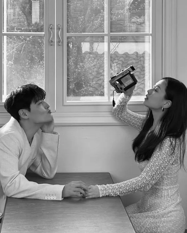 Potret kedekatan Go Min Si dan Kang Ha Neul