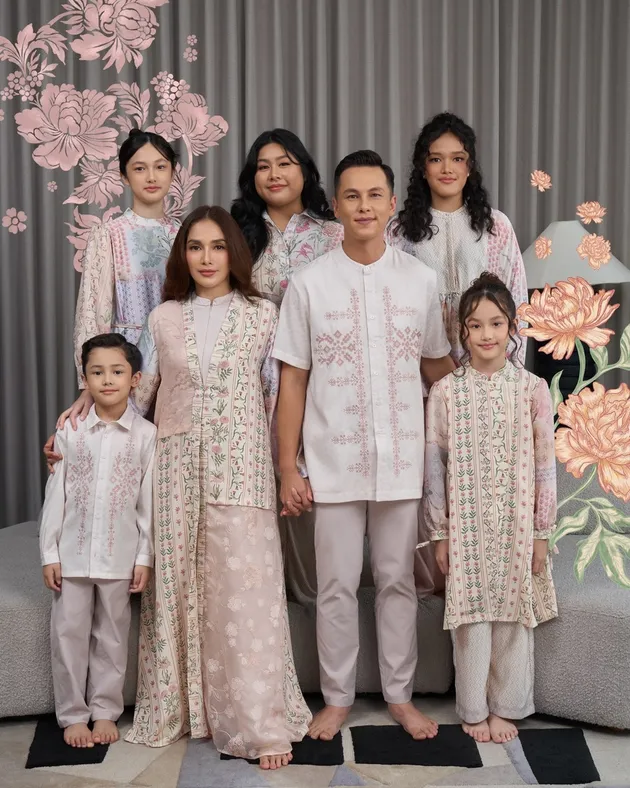 Keluarga Andhika Pratama dan Ussy Sulistiawaty