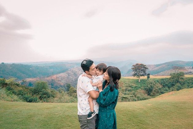 8 Portraits of Ardina Rasti and Arie Dwi Andhika's Happy Family with their Adorable Child