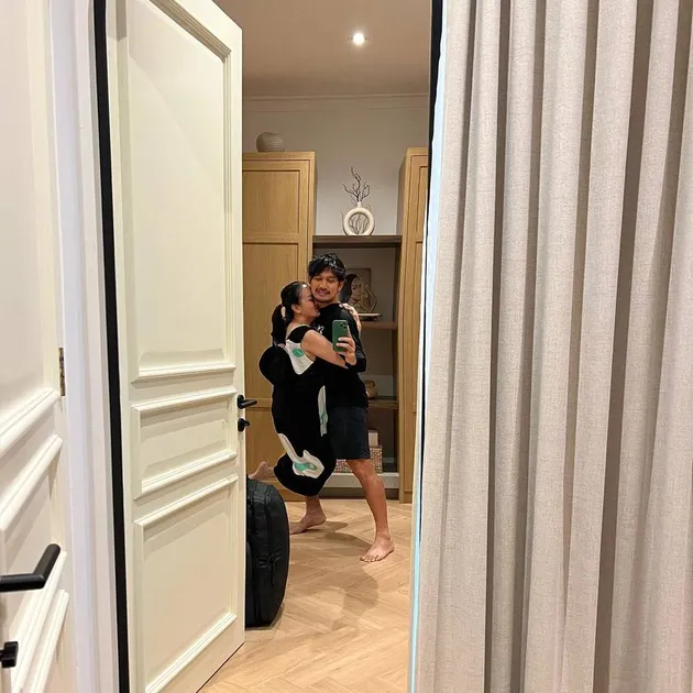 Foto Mesra Ibnu Jamil dan Ririn Ekawati