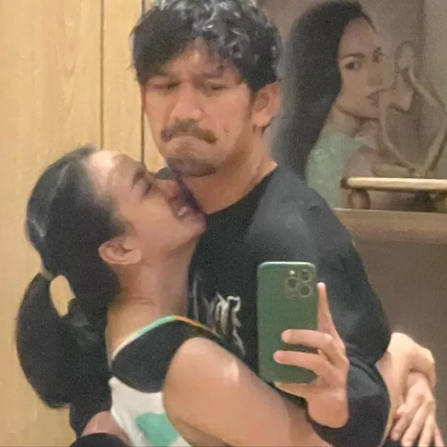 Foto Mesra Ibnu Jamil dan Ririn Ekawati