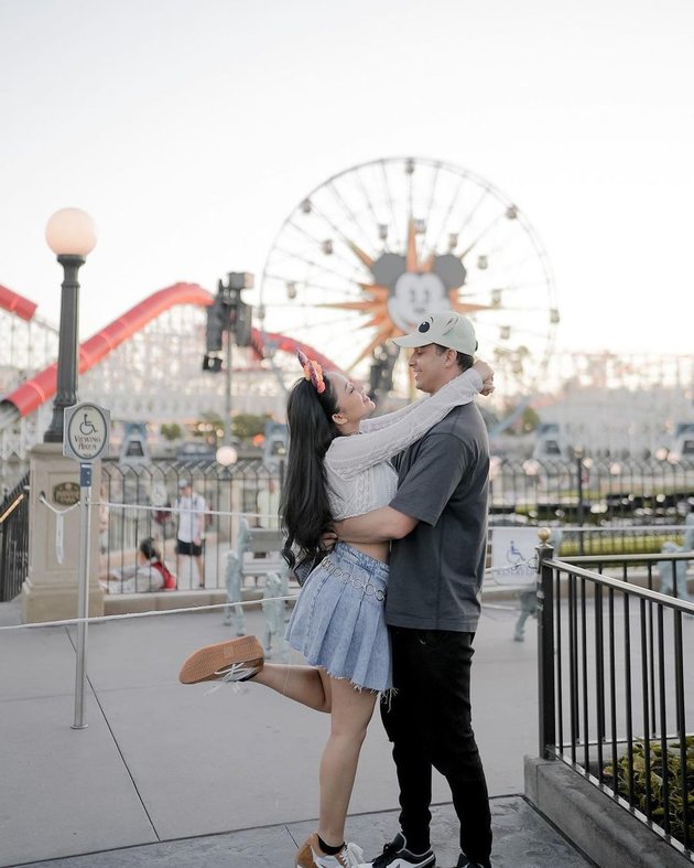 8 Portraits of Rachel Vennya and Salim as Teenagers in Love