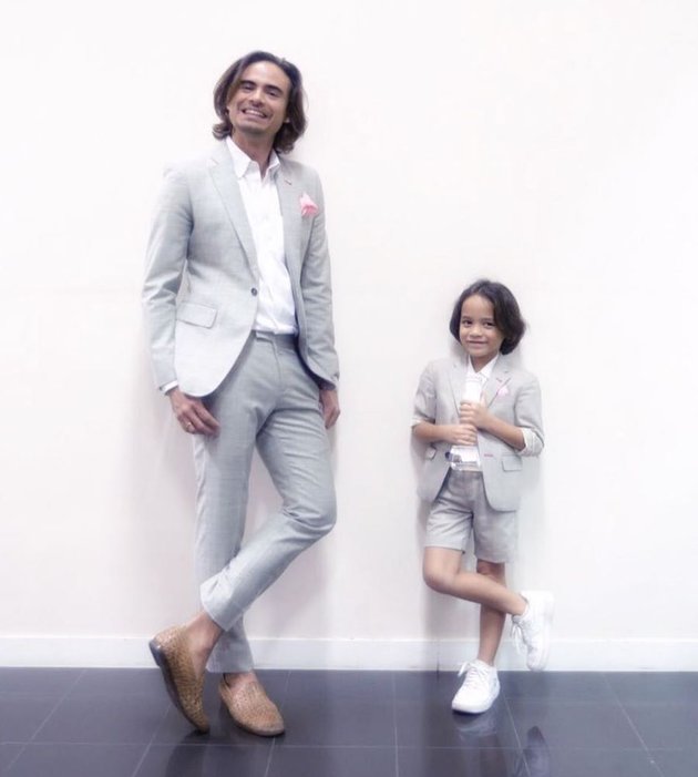 8 Memories of Ashraf Sinclair with His Children, Matching Twin Outfits - Being the Best Dad Ever