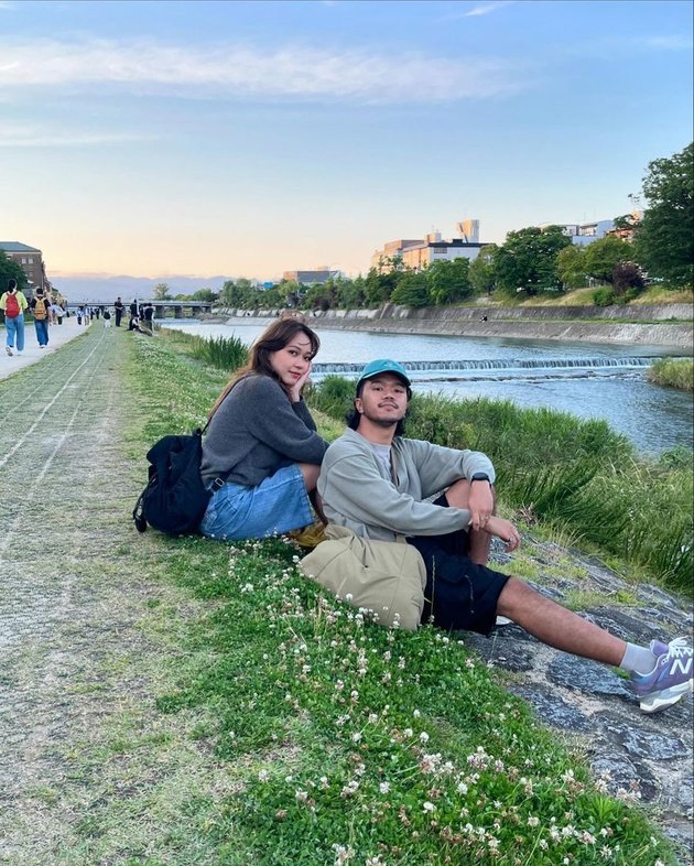 8 Photos of Kristo Immanuel and His Girlfriend's Fun Vacation in Japan, Surprised to Be Served by a Dinosaur at the Hotel!