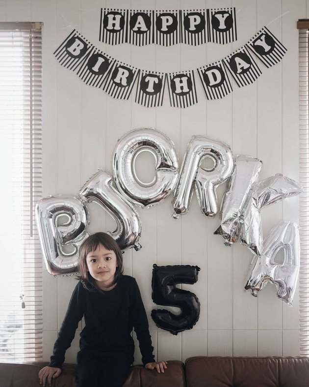 8 Portraits of Bjorka's Birthday Fun, Sabai Morscheck and Ringgo Agus' Child, Still Festive Even at Home