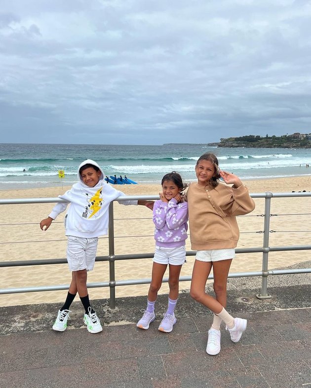 8 Photos of Indah Kalalo's Three Beautiful and Good-Looking Children, All Mixed with Western Features - Ayanna Shows Off Her Long Legs and Steals Attention