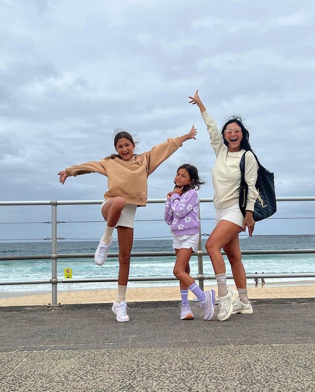8 Photos of Indah Kalalo's Three Beautiful and Good-Looking Children, All Mixed with Western Features - Ayanna Shows Off Her Long Legs and Steals Attention