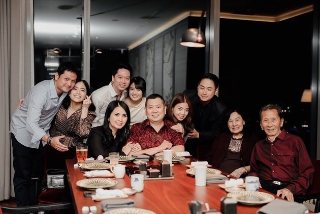 8 Portraits of Kevin Sanjaya's Presence at the Future In-Law's Birthday Celebration, Getting Closer Like Family