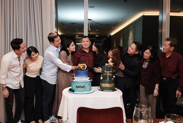 8 Portraits of Kevin Sanjaya's Presence at the Future In-Law's Birthday Celebration, Getting Closer Like Family