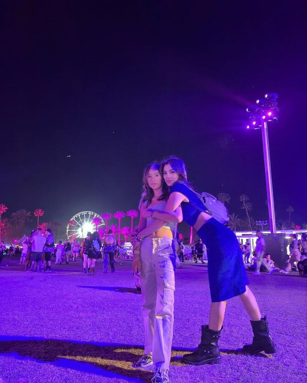 8 Portraits of Kierra Ong, Adinda Bakrie's Eldest Daughter, Wearing a Crop Top and Makeup at Coachella, Ready to Compete with Her Mother's Charm
